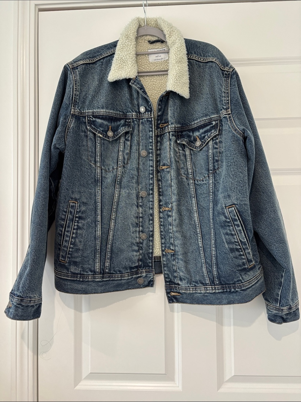 Men’s Sherpa-Lined Denim Jacket in Blue with Cream Collar